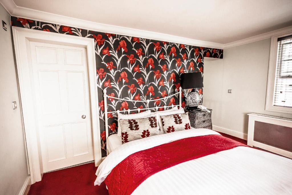 The Commercial Hotel Chester Room photo